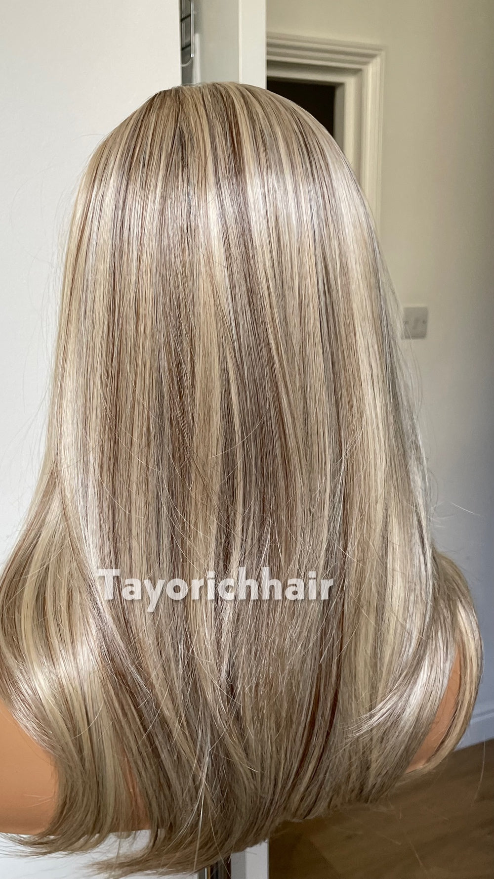 Blonde Wig With Lowlights| Dark Roots| 16 Inch
