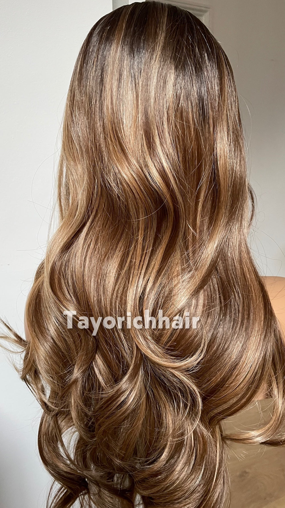Tayorichhair 26-Inch Multi-Tonal Toffee Brown Bavy Wavy Synthetic Wig – Black Roots, 13x4 Transparent Lace Front, Medium Cap Elegant Daily Wear Unit