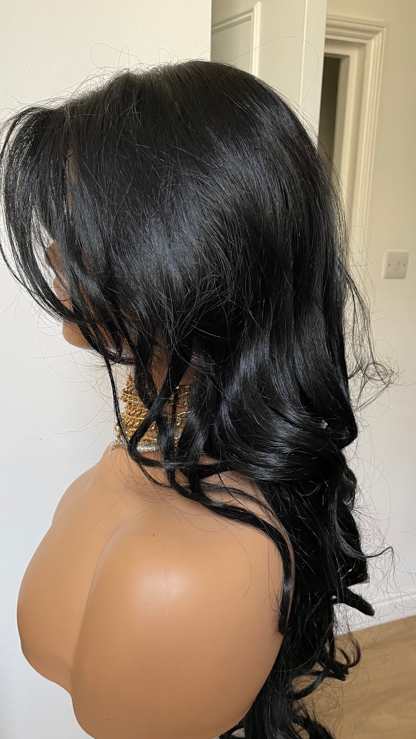 Black Wavy Wig Layered 24 Inch Hair
