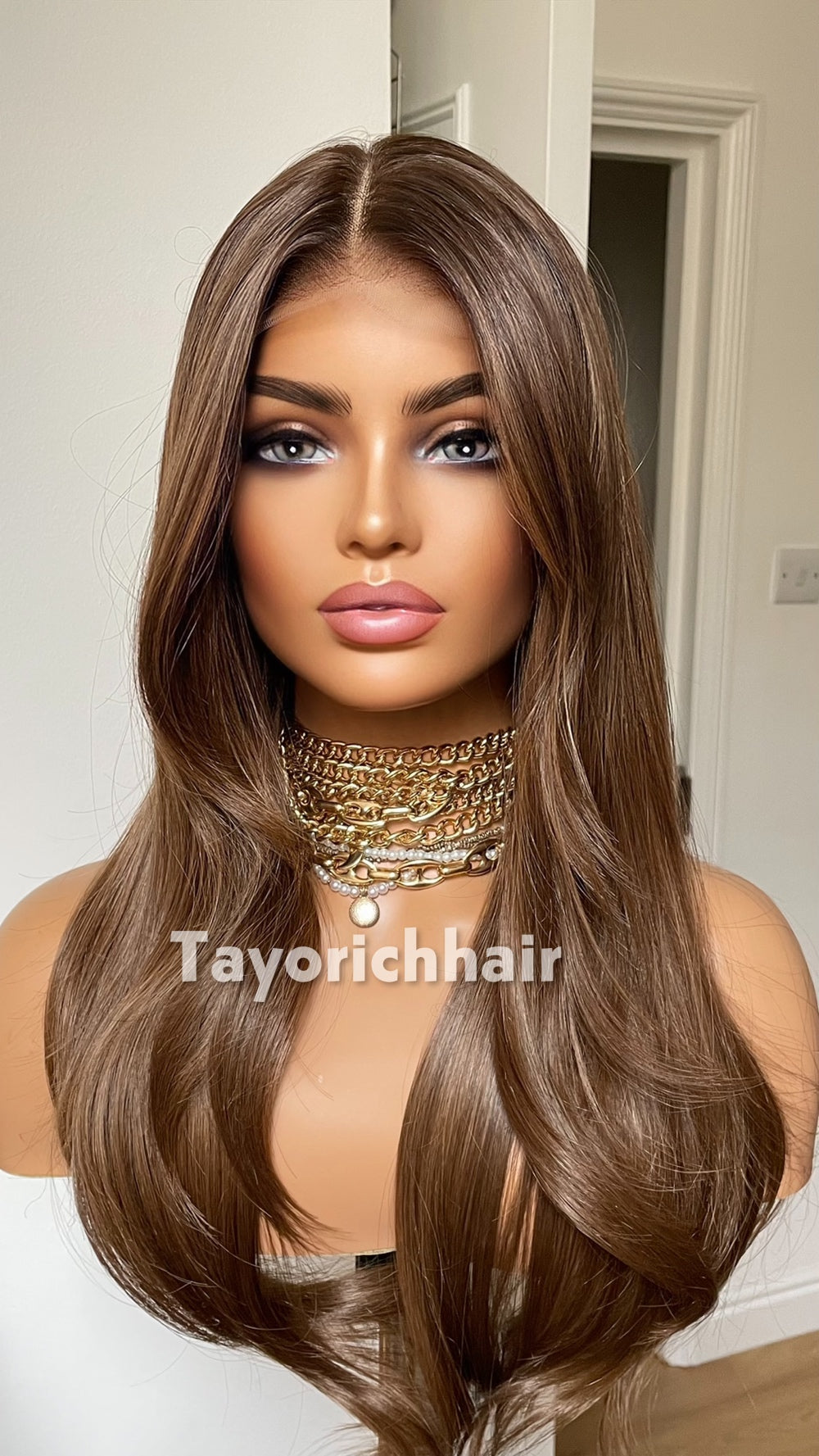Tayorichhair Elegant 18" Wavy Glueless Synthetic Wig – Rich Brown with Subtle Dark Roots (13x4 Transparent Lace)