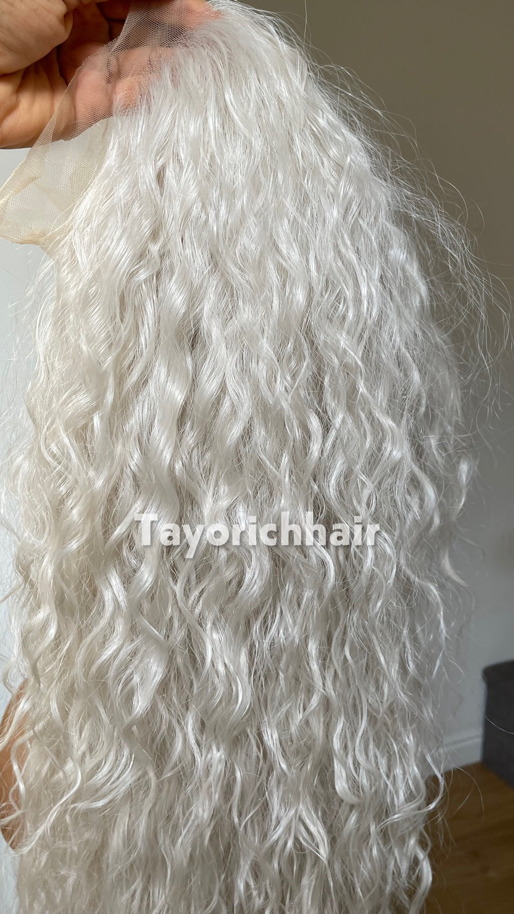Tayorichhair 22-Inch Platinum Blonde Exotic Curly Synthetic Wig – Dark Roots, 13x3 Transparent Lace Front, Small XS Cap Lightweight Daily Wear Unit
