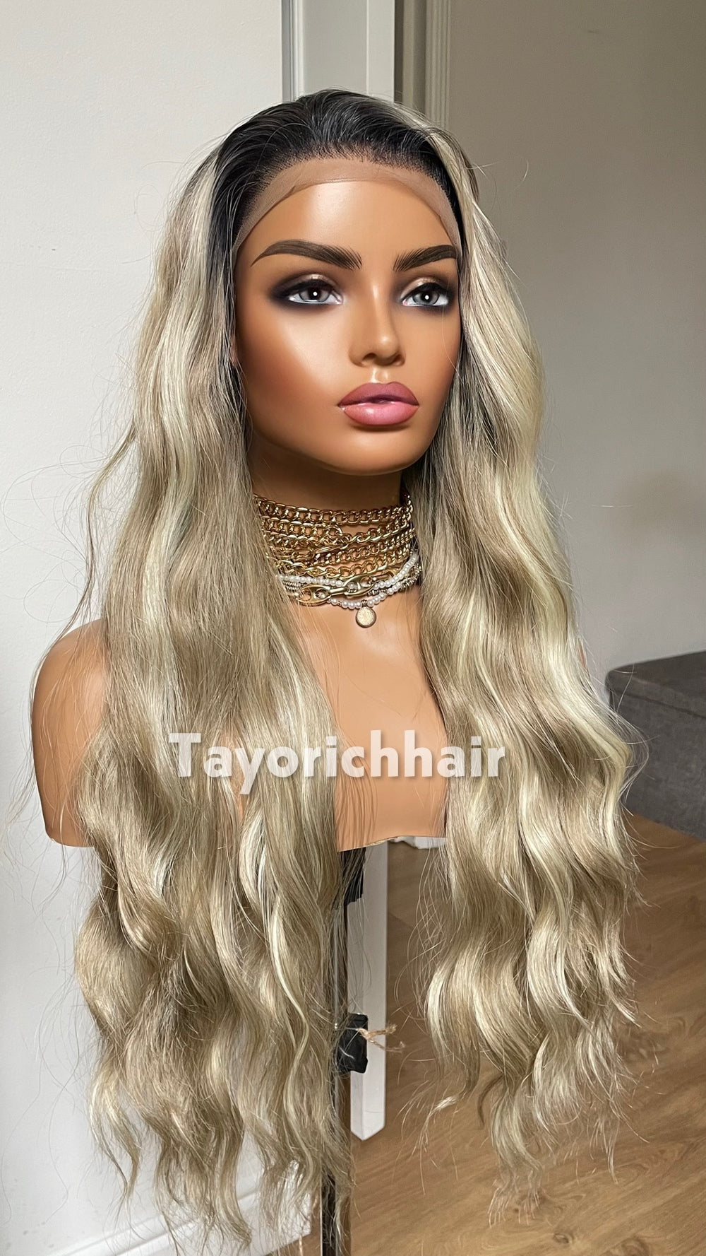 24 Inch Mixed Blonde Wig With Black Roots