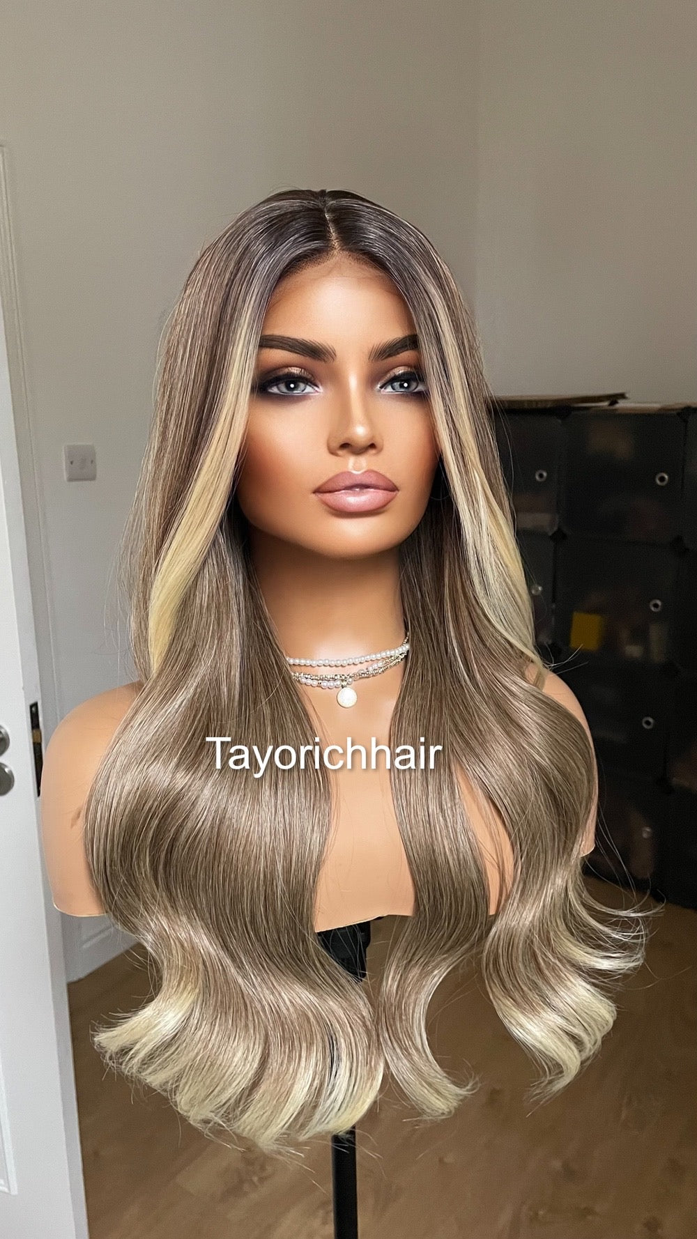 Dark Ash Blonde Lace Frontal Wig With Money Piece Highlights/ Synthetic Wig For Beginners/20 Inches hair/Ready To Ship Wigs By Tayorichhair