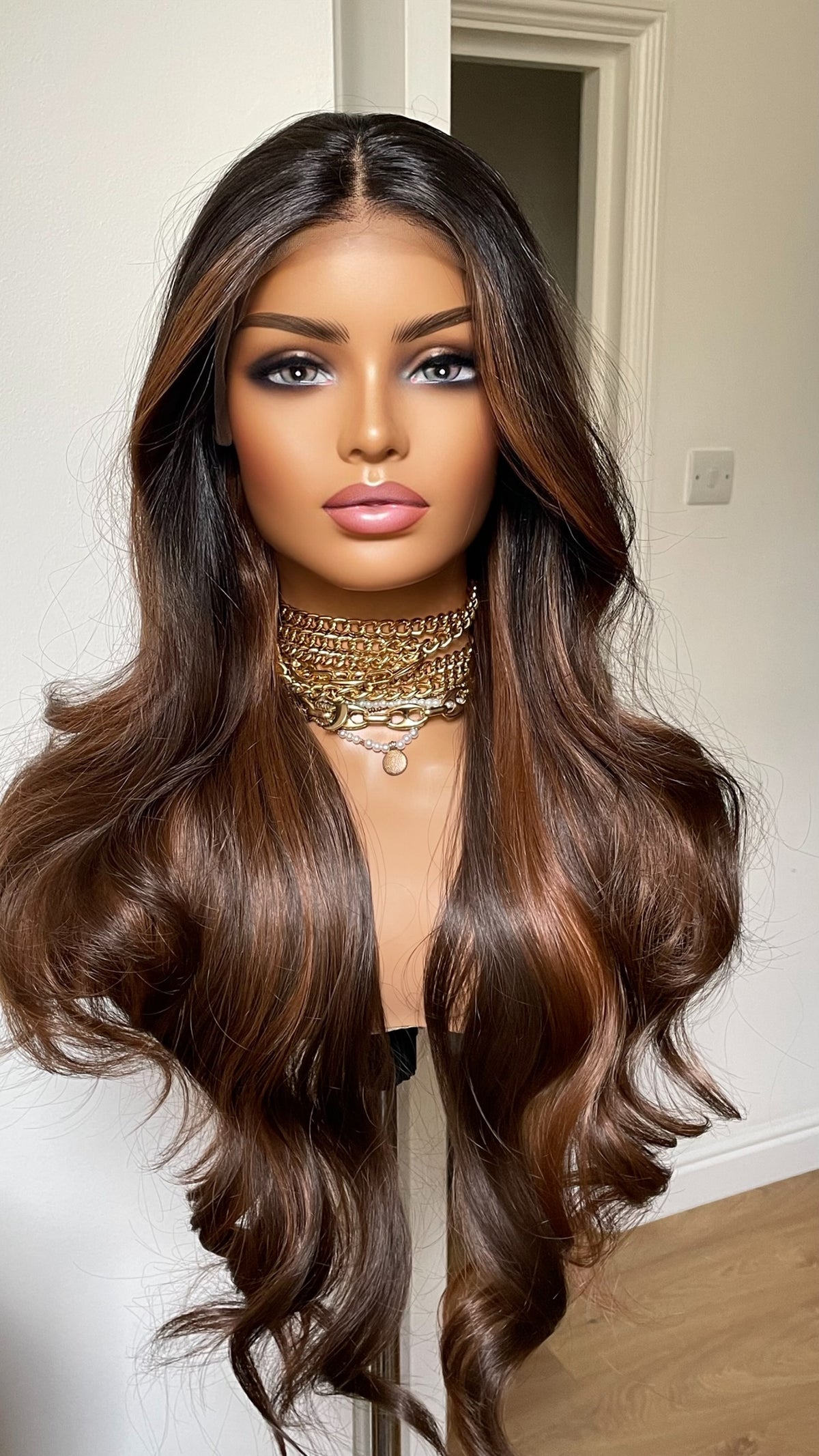 Tayorichhair 26-Inch Mahogany Brown & Black Bouncy Wavy Synthetic Wig – Black Roots, 13x4 Transparent Lace Front, Medium Cap Daily Wear Unit