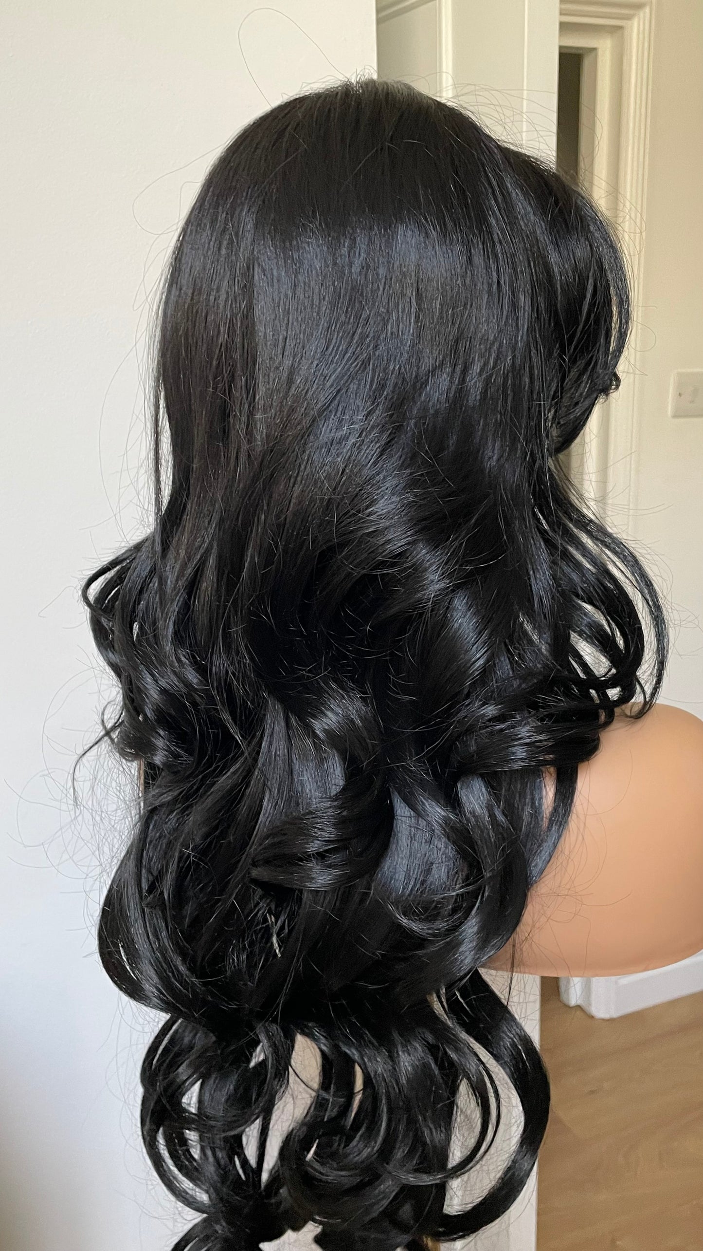Black Wavy Wig Layered 24 Inch Hair