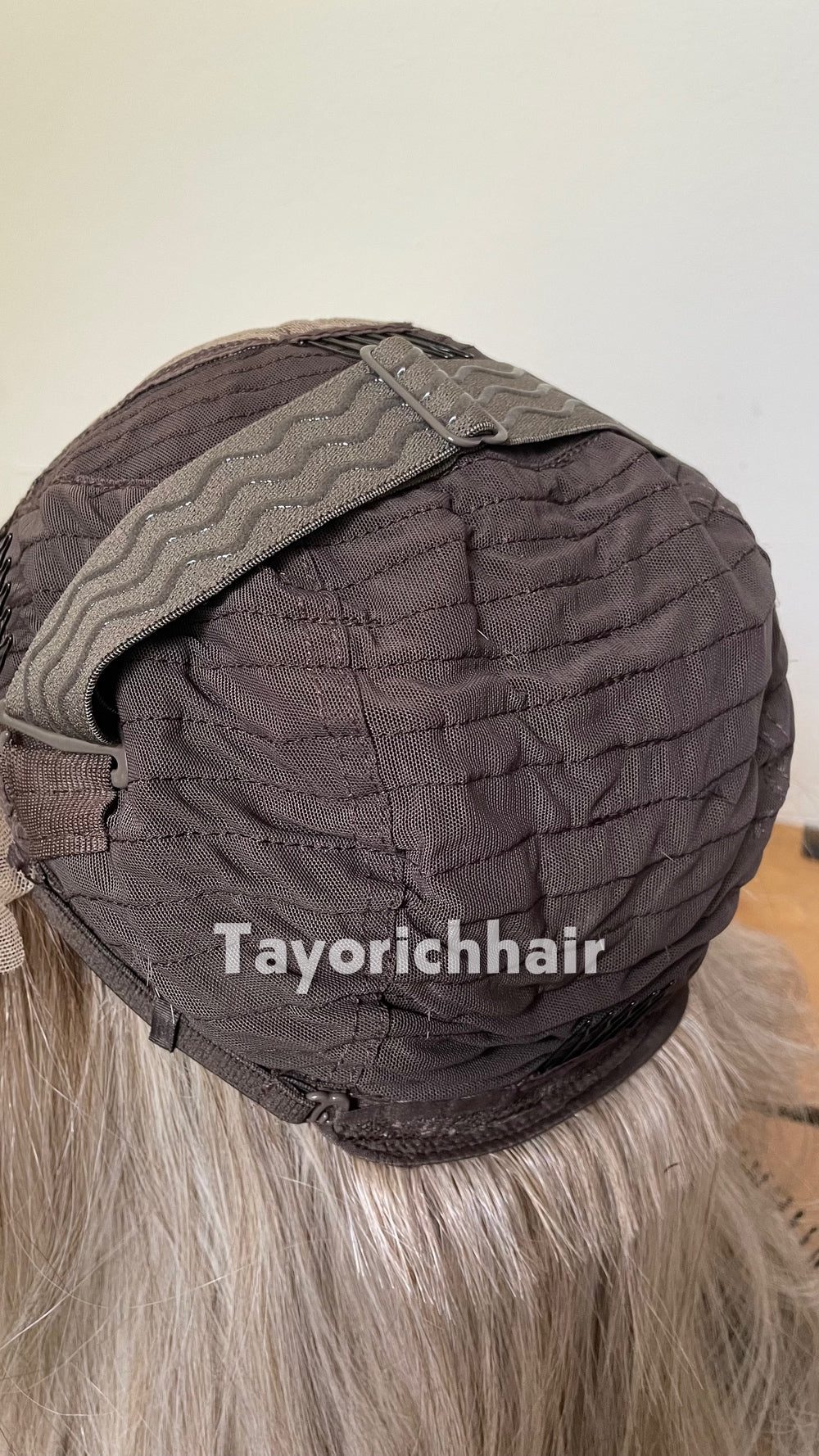 Silver Ash Blonde Wig with Platinum Highlights | 22” Wavy