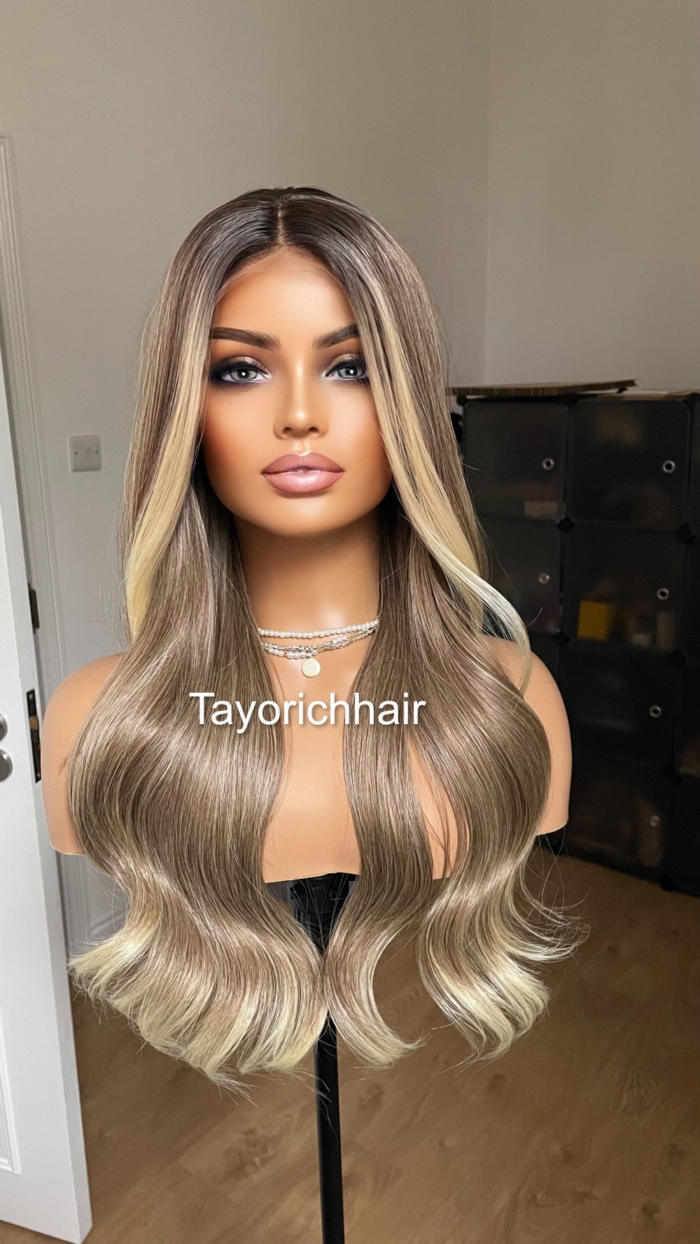 Dark Ash Blonde Lace Frontal Wig With Money Piece Highlights/ Synthetic Wig For Beginners/20 Inches hair/Ready To Ship Wigs By Tayorichhair