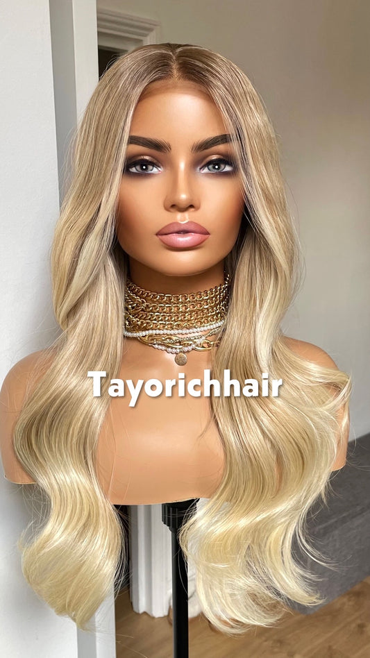 Light Honey Blonde Luxury Synthetic Wig With Highlights And Dark Roots•20 Shoulder Lenght Inches Soft Hair Wig• Elegant Beautiful Women Wig