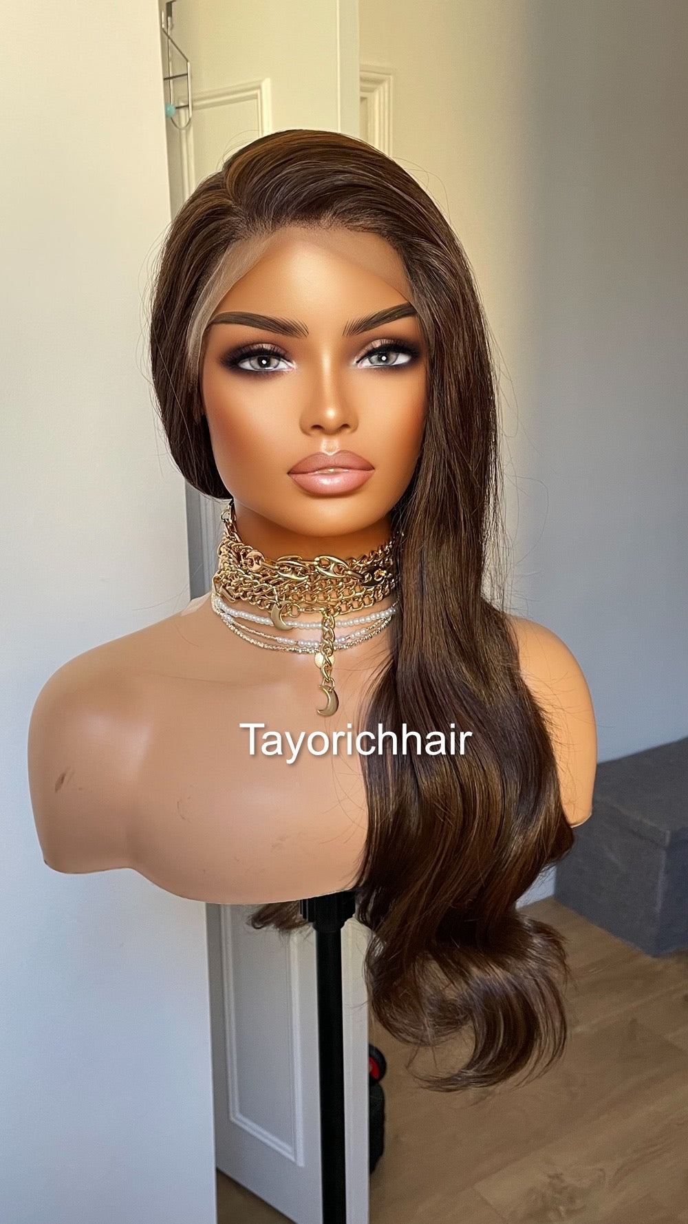 Brunette Brown Lace Wig With Highlights/Dark Brown Elegant Short Wavy Wig/Heat Friendly Synthetic Luxury Wigs For Women/ Free Part Wig