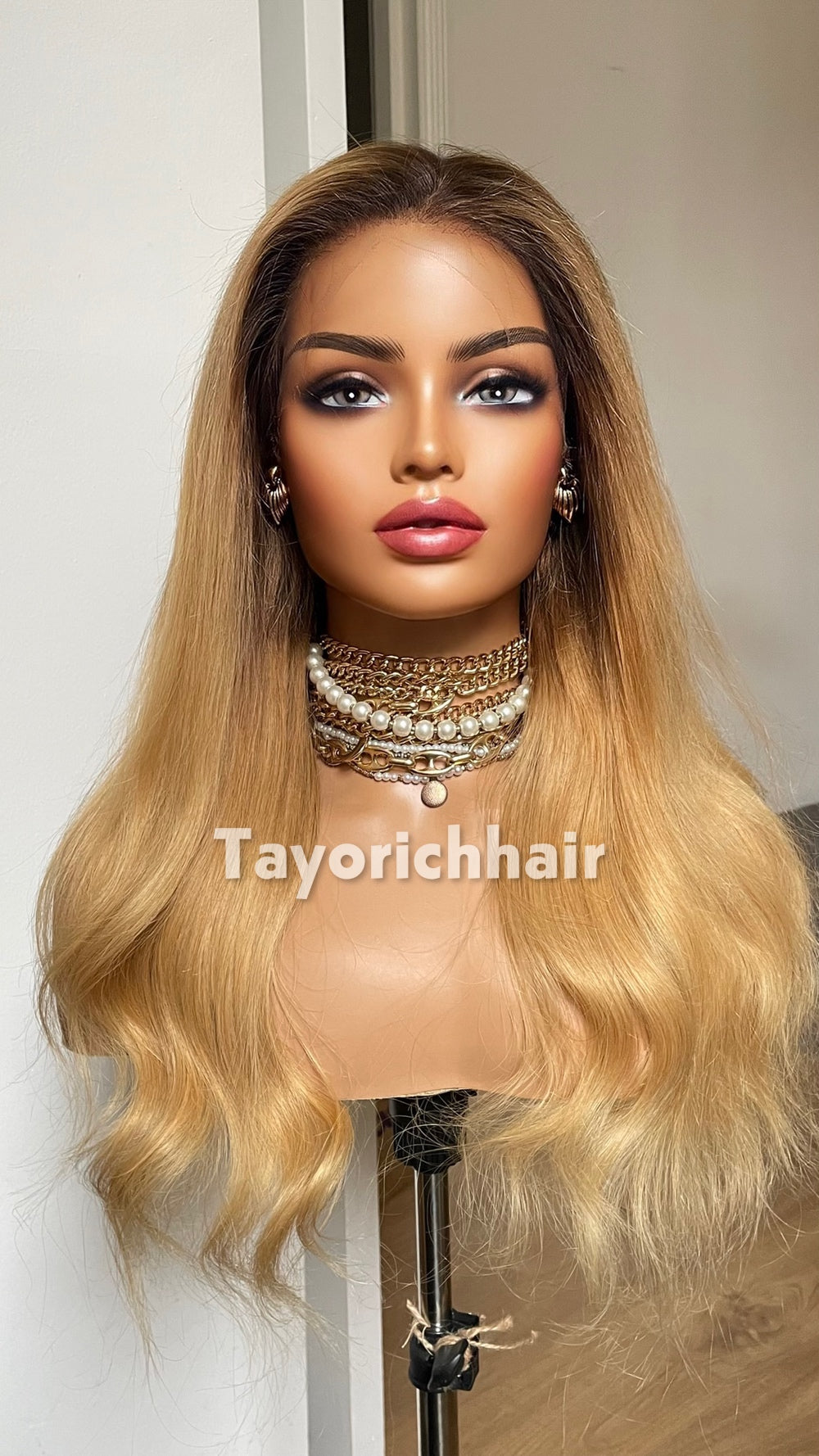18-Inch Golden Blonde Human Hair Wig with Dark Roots – 13x4 HD Lace Frontal