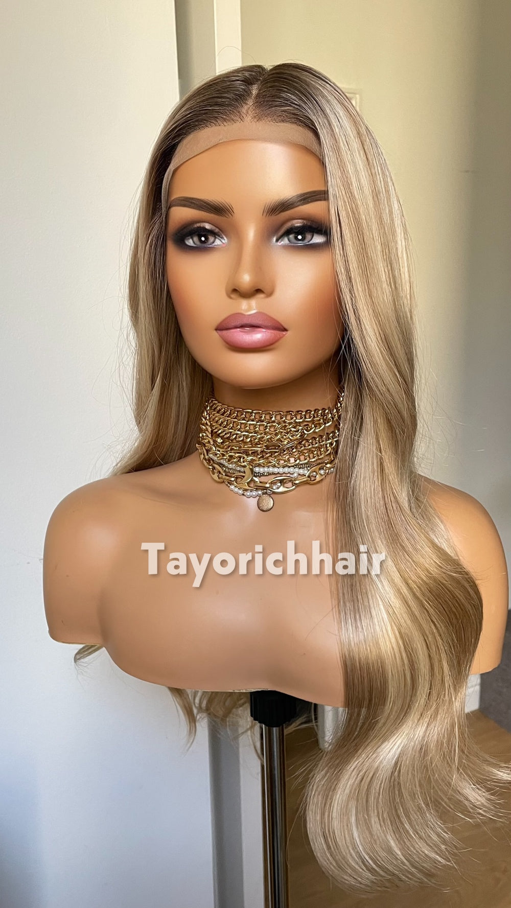 Tayorichhair Mixed Blonde Wavy Synthetic Wig – 20" Glueless Unit with Dark Roots (13x4 Transparent Lace & Thick Headband)