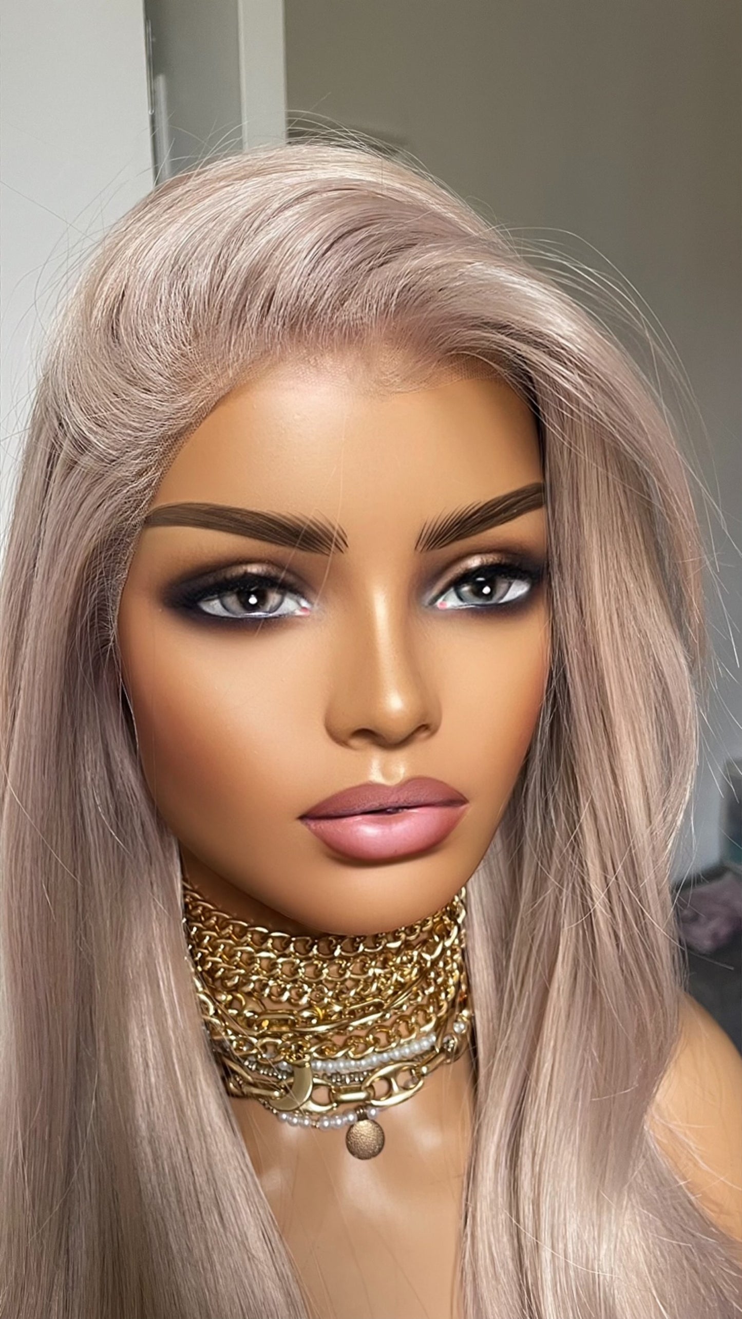 Tayorichhair Pale Pink Wavy Synthetic Wig – Pre-Cut 13x4 Transparent Lace Front (Heat-Friendly Costume & Cosplay Unit)