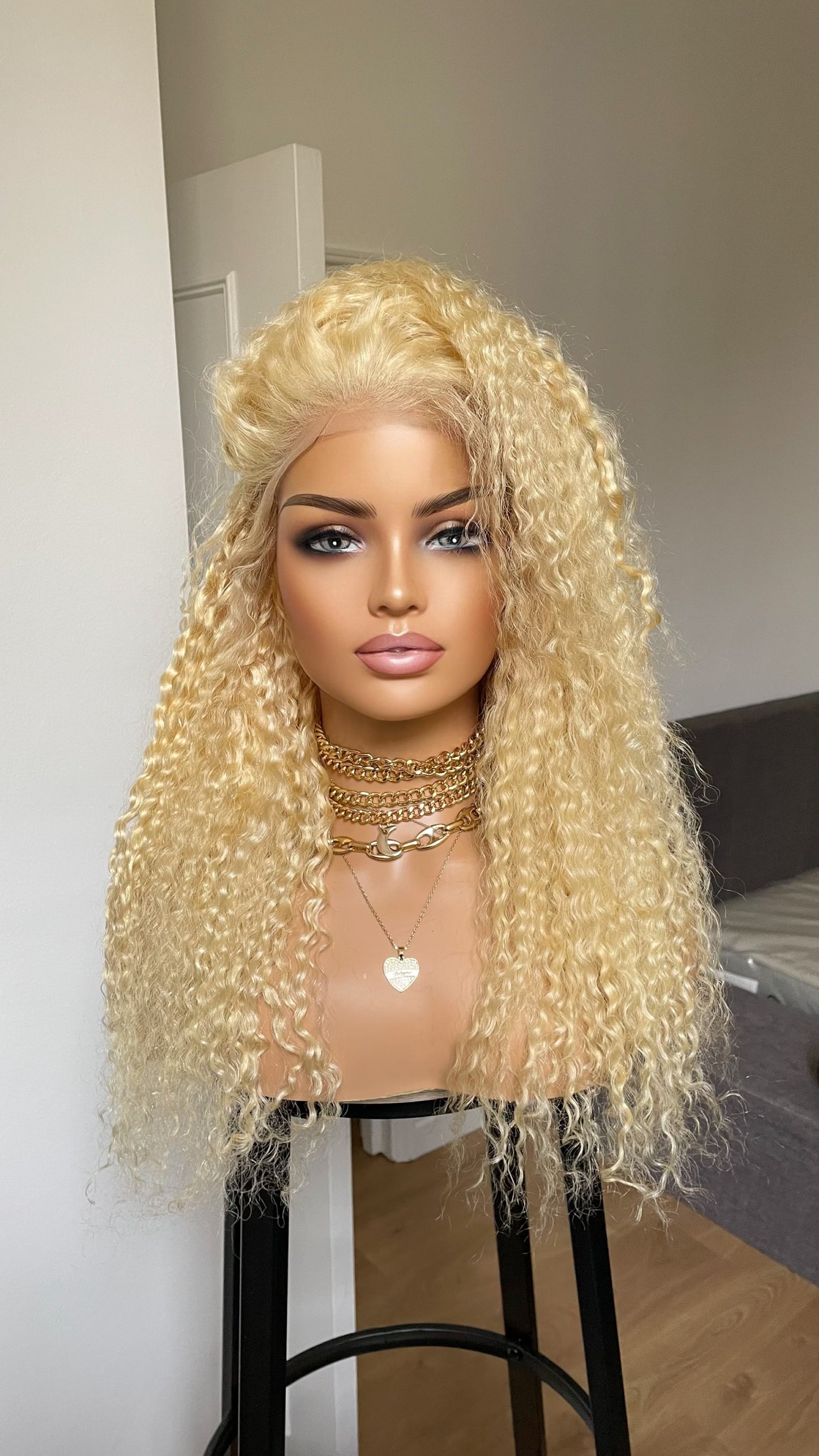 Curly Blonde Human Hair Lace Front Wig 13x4 HD Lace/Natural Curly Hair Wig For Women/ Beginner Friendly Wig For Alopecia Hairloss Daily Wear