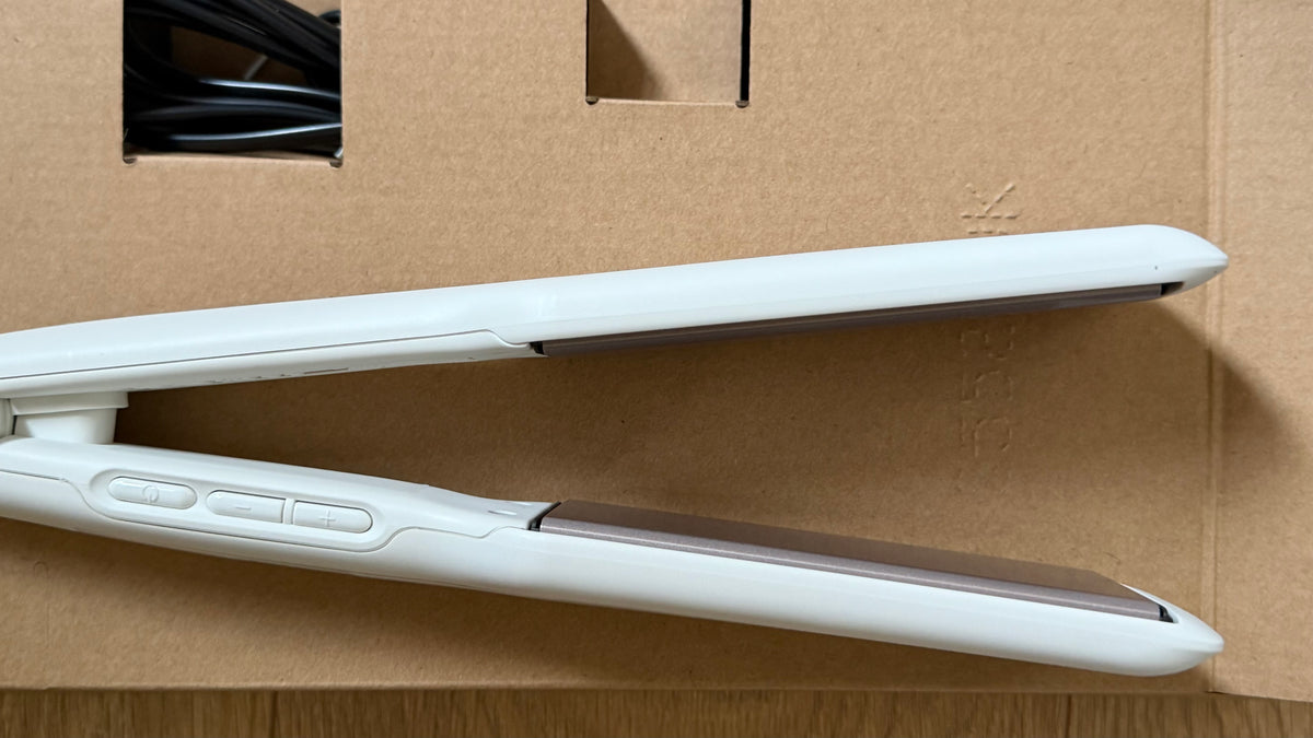 Remington Pro-Ceramic Extra Wide Hair Straightener – White Gloss (S5527)