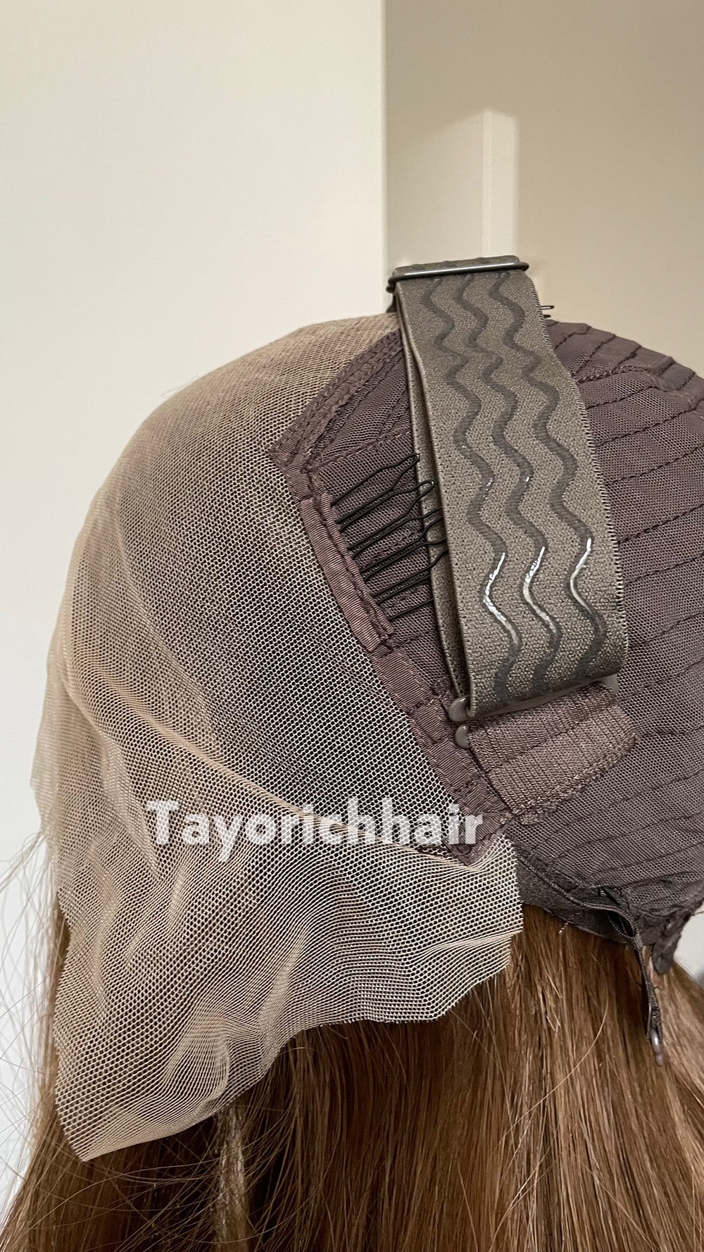 Tayorichhair Elegant 18" Wavy Glueless Synthetic Wig – Rich Brown with Subtle Dark Roots (13x4 Transparent Lace)