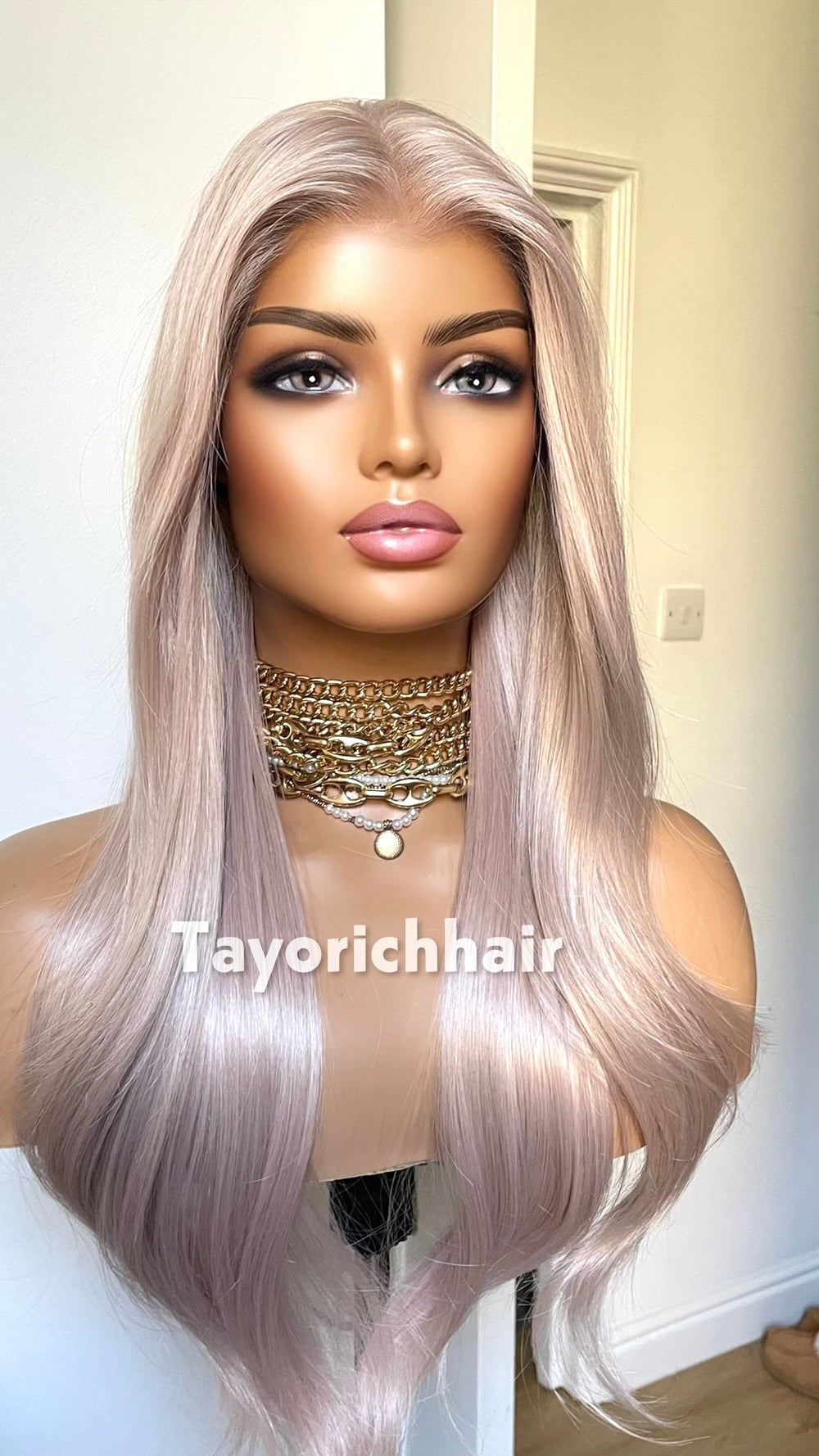 Tayorichhair Pale Pink Wavy Synthetic Wig – Pre-Cut 13x4 Transparent Lace Front (Heat-Friendly Costume & Cosplay Unit)