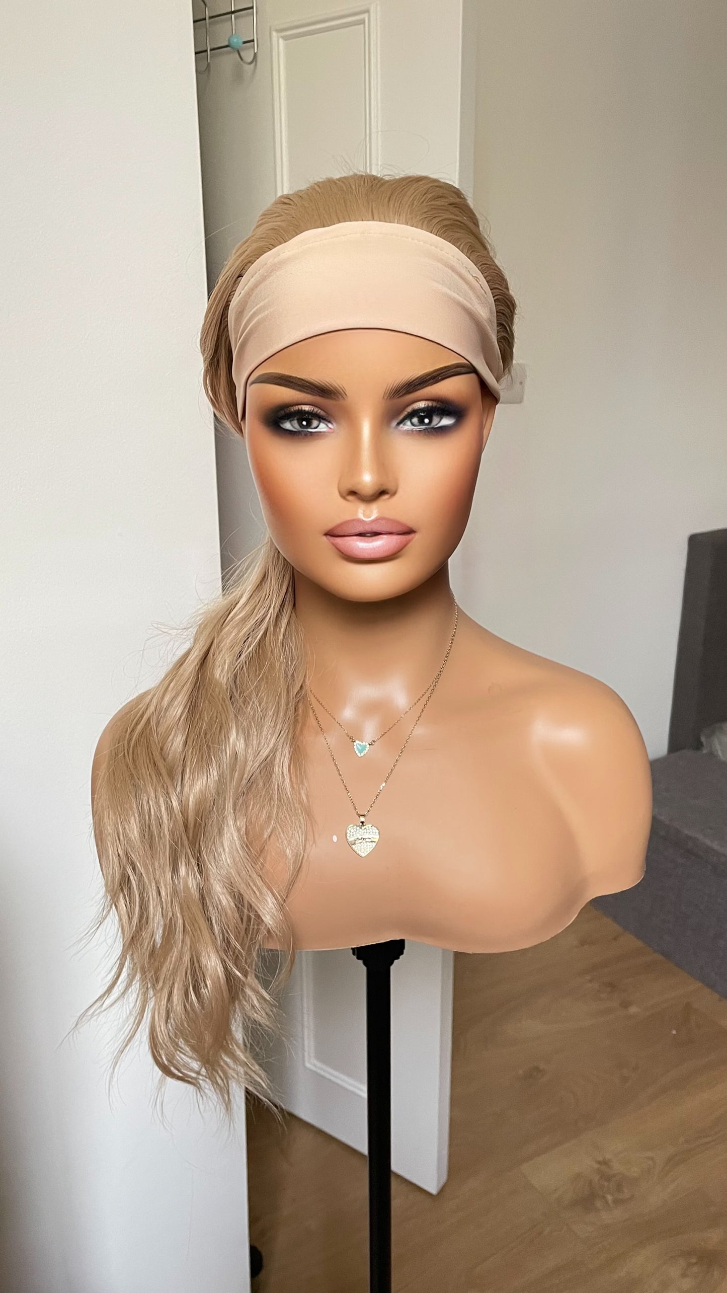 Ponytail Gym Wig With Band / Exercise Wig/ Workout Ash Blonde Wig With Head Band/Heat Safe Synthetic Curly Wig For Running And Daily Workout