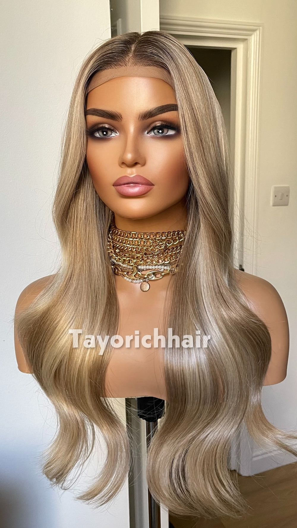 Tayorichhair Mixed Blonde Wavy Synthetic Wig – 20" Glueless Unit with Dark Roots (13x4 Transparent Lace & Thick Headband)