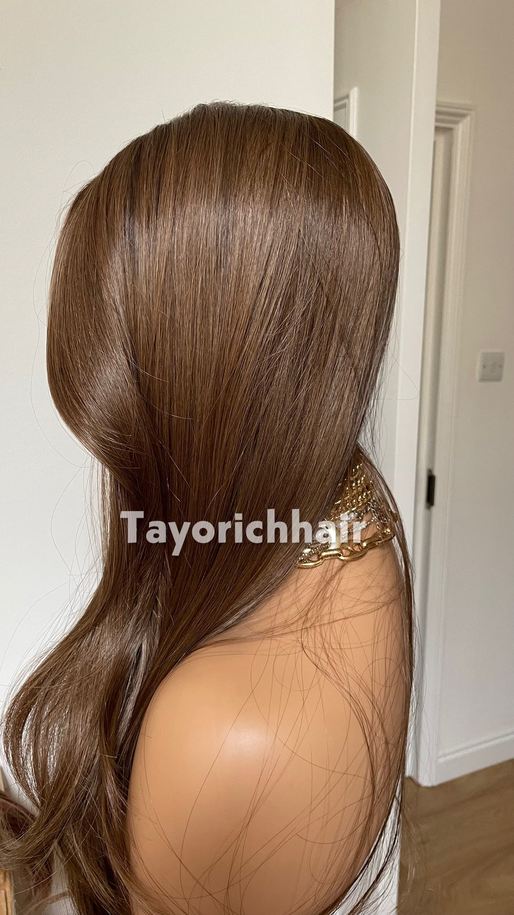 Tayorichhair Elegant 18" Wavy Glueless Synthetic Wig – Rich Brown with Subtle Dark Roots (13x4 Transparent Lace)