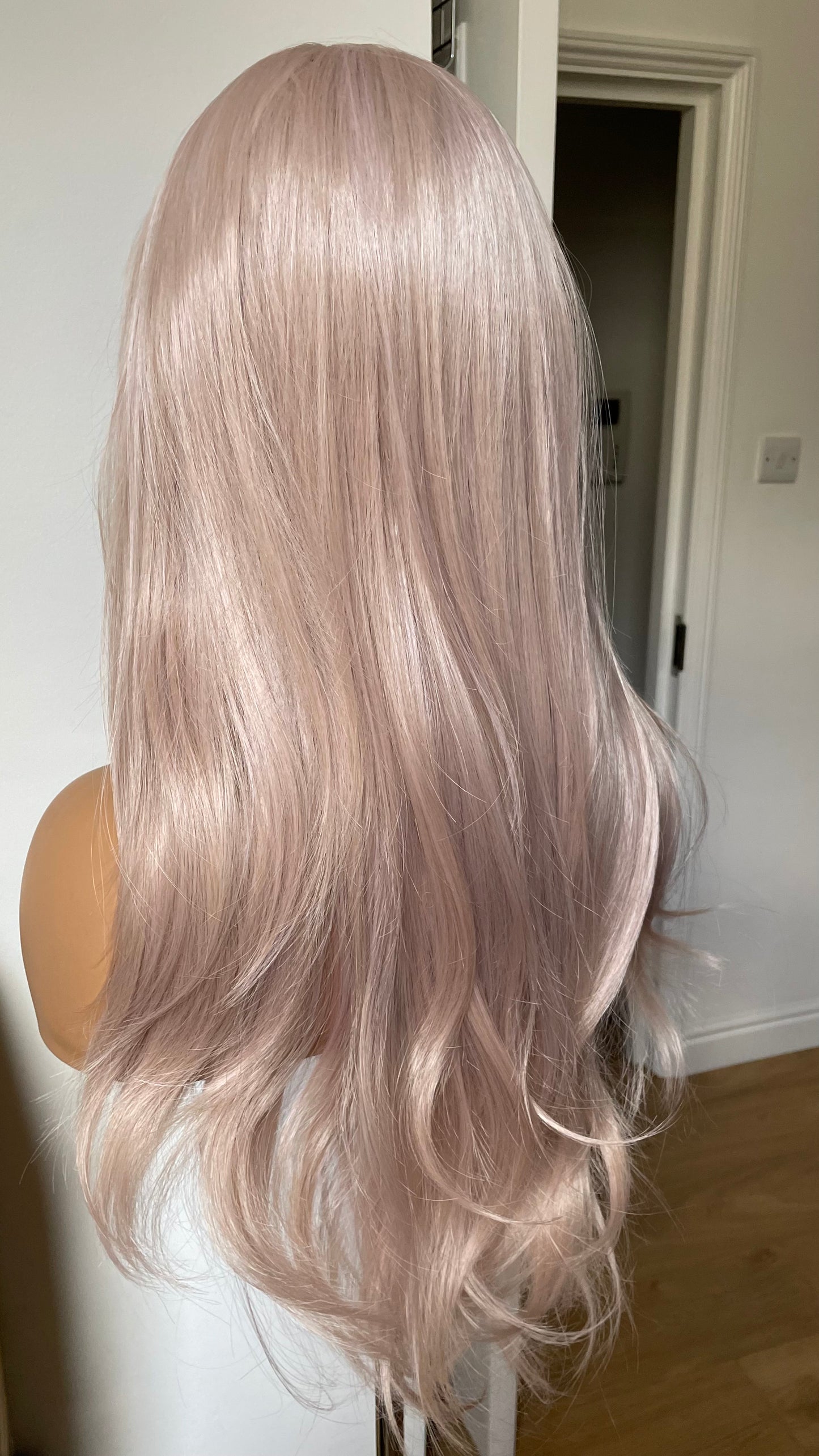 Tayorichhair Pale Pink Wavy Synthetic Wig – Pre-Cut 13x4 Transparent Lace Front (Heat-Friendly Costume & Cosplay Unit)