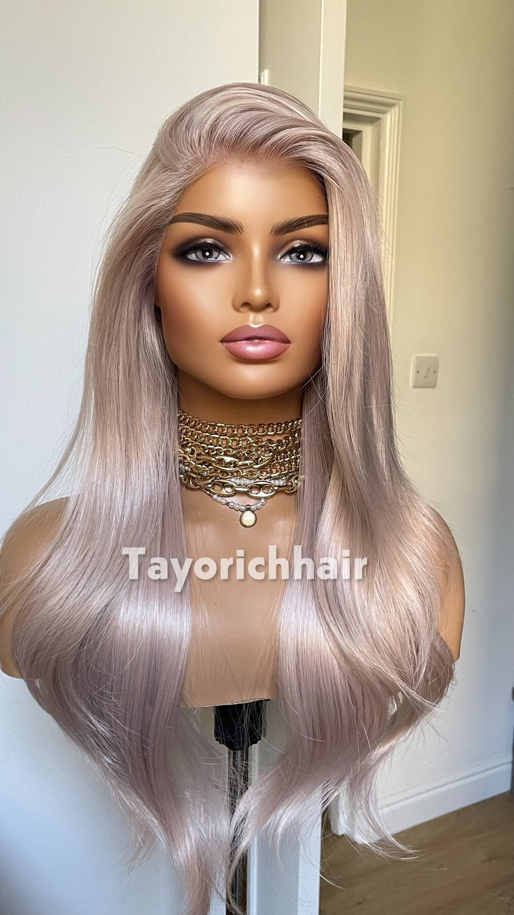 Tayorichhair Pale Pink Wavy Synthetic Wig – Pre-Cut 13x4 Transparent Lace Front (Heat-Friendly Costume & Cosplay Unit)