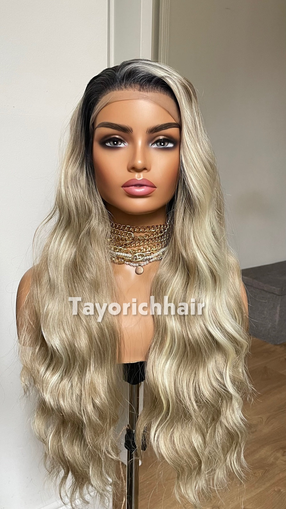 24 Inch Mixed Blonde Wig With Black Roots