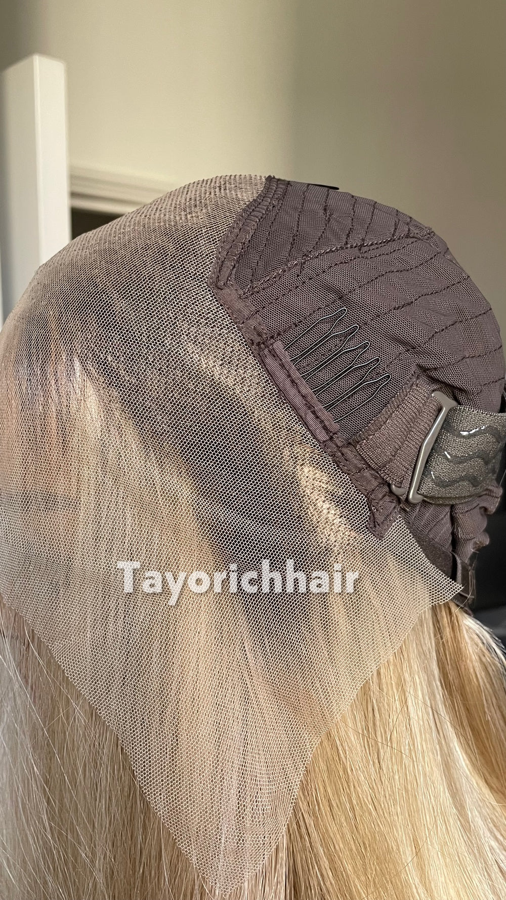 Tayorichhair Mixed Blonde Wavy Synthetic Wig – 20" Glueless Unit with Dark Roots (13x4 Transparent Lace & Thick Headband)