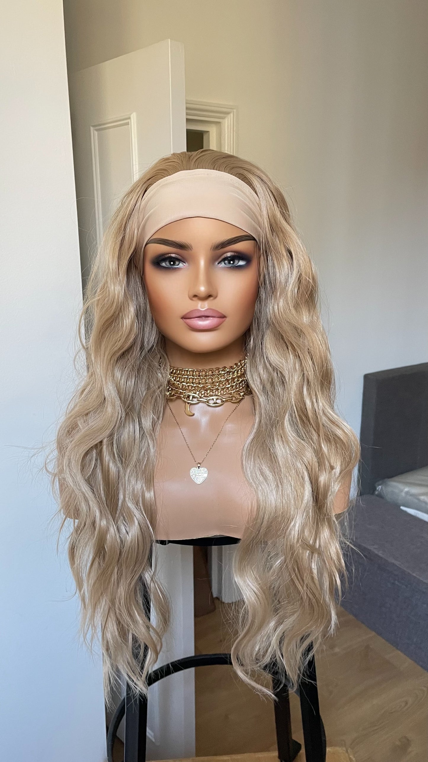 Ponytail Gym Wig With Band / Exercise Wig/ Workout Ash Blonde Wig With Head Band/Heat Safe Synthetic Curly Wig For Running And Daily Workout