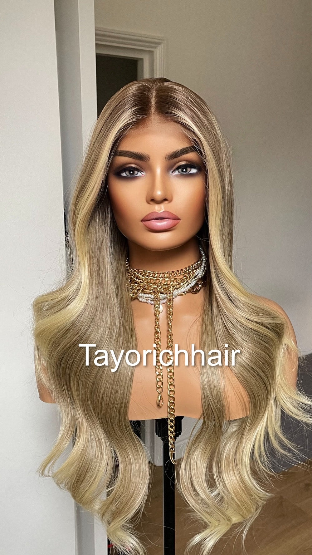 Dark Ash Blonde 20” Wavy Wig | Face-Framing Highlights | Tayorichhair