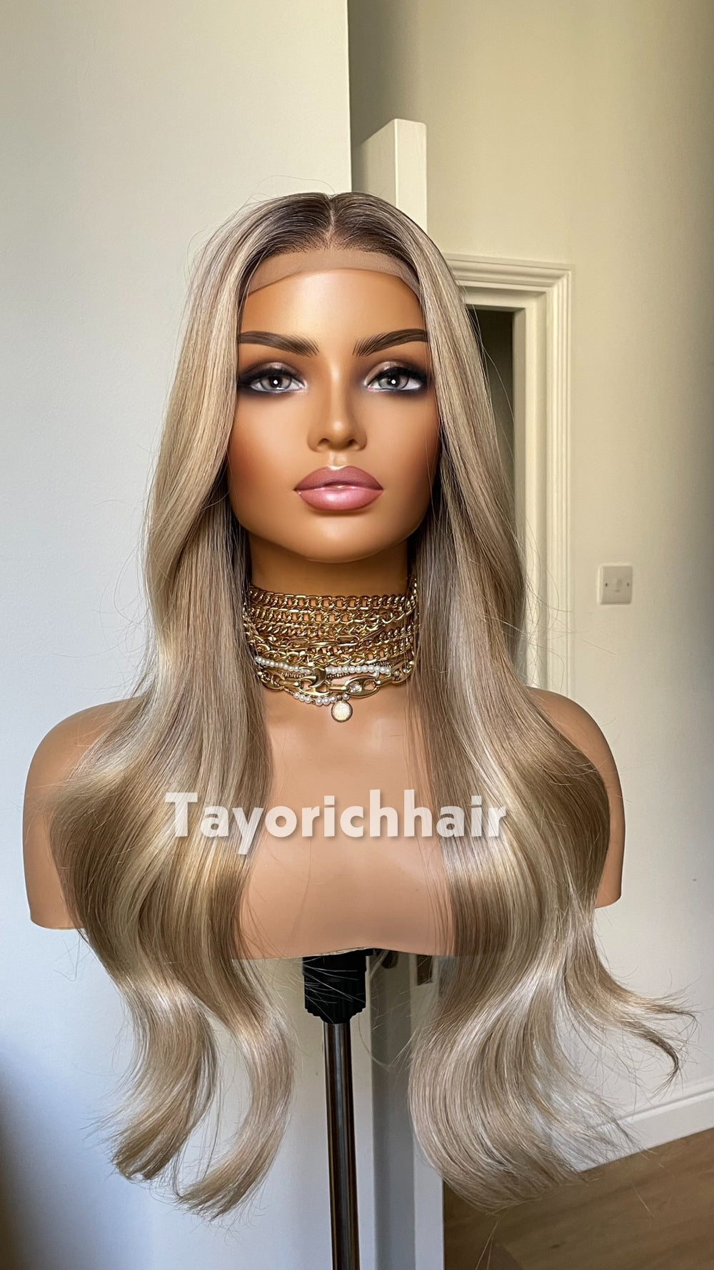 Tayorichhair Mixed Blonde Wavy Synthetic Wig – 20" Glueless Unit with Dark Roots (13x4 Transparent Lace & Thick Headband)