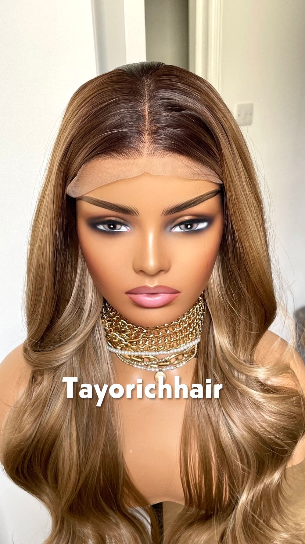 Mixed Sandy Caramel Honey Blonde Hair Wig With Black Roots- 20 Inches Blonde Heat Friendly Wavy hair Synthetic Wig By Tayorichhair
