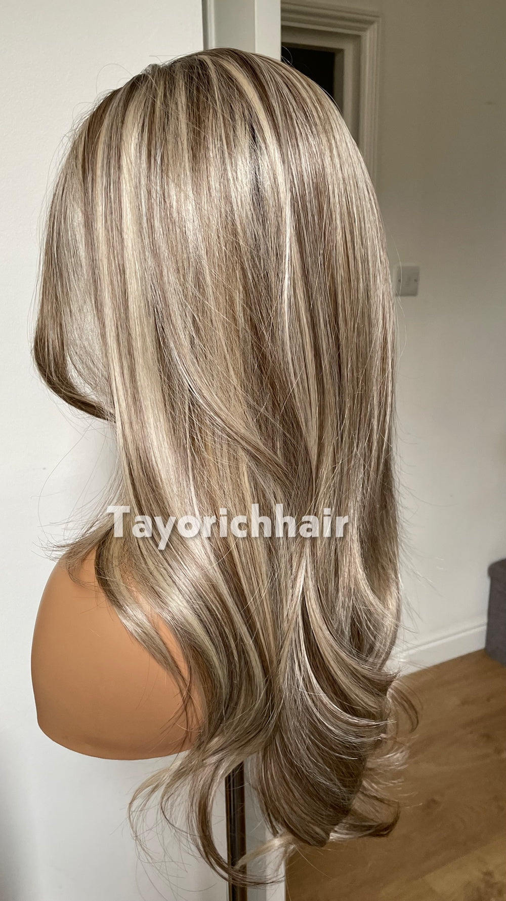 Dark Brown & Blonde Mixed Wig | 20” Wavy Glueless
