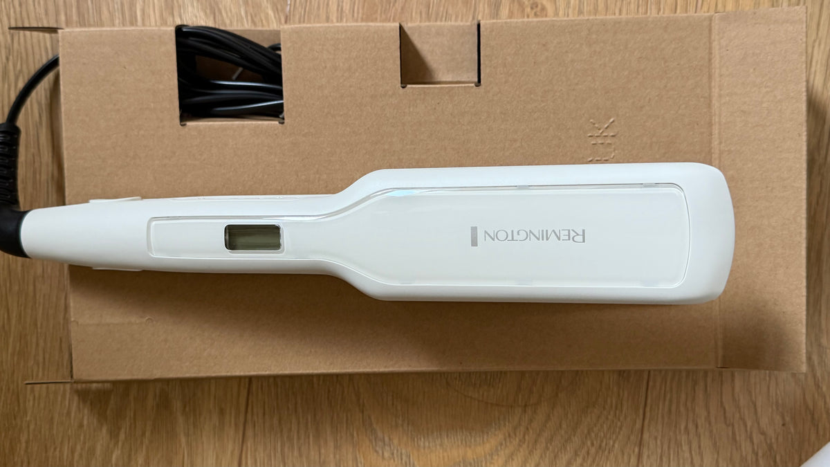 Remington Pro-Ceramic Extra Wide Hair Straightener – White Gloss (S5527)