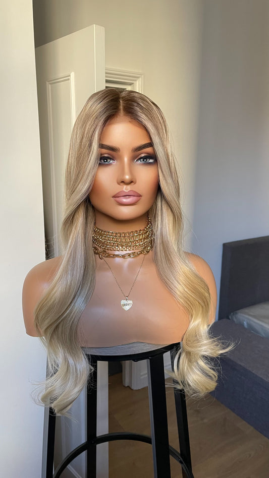 Light Honey Blonde Luxury Synthetic Wig With Highlights And Dark Roots•20 Shoulder Lenght Inches Soft Hair Wig• Elegant Beautiful Women Wig